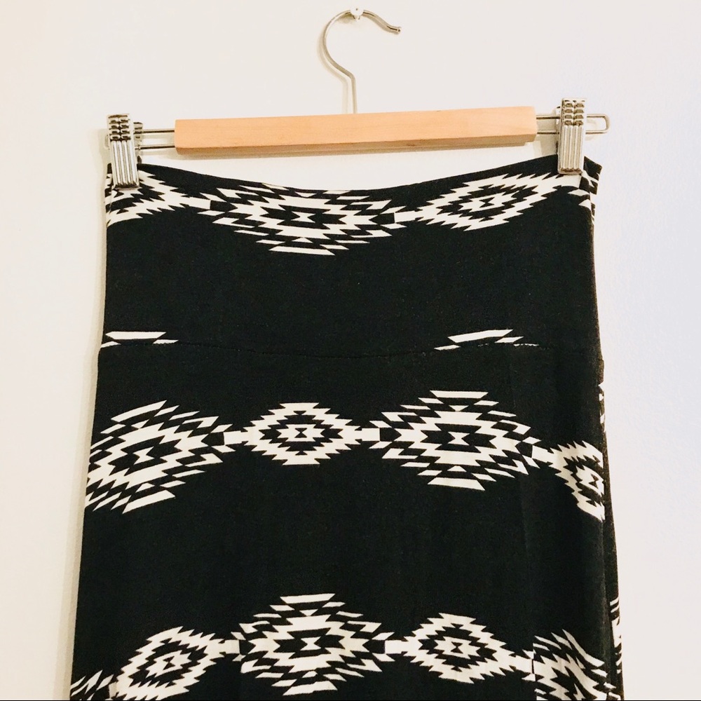 Black & White Southwestern Print Long Skirt